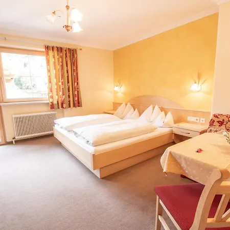Bed & Breakfast Haus Tirol Tux