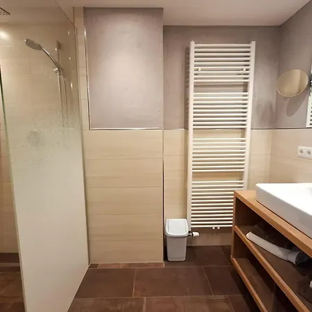 Haus Tirol Alojamento de Acomodação e Pequeno-almoço 3*