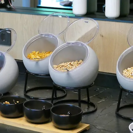 Haus Tirol Alojamento de Acomodação e Pequeno-almoço Tux