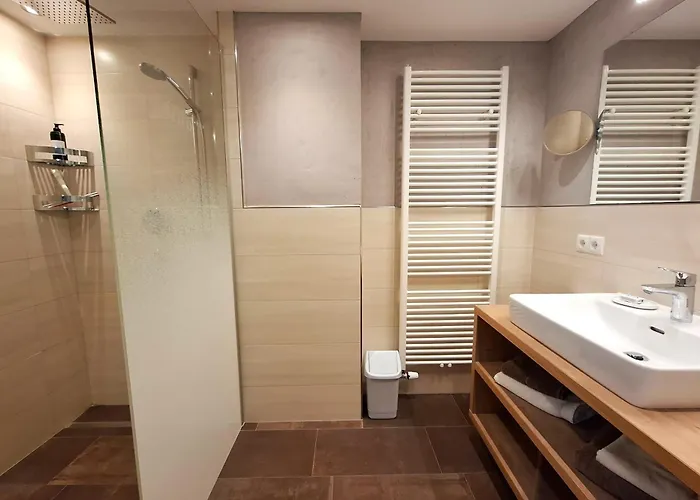 Haus Tirol Bed & Breakfast 3*